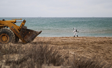 Над фрагментами танкеров в Черном море возведут защитные сооружения