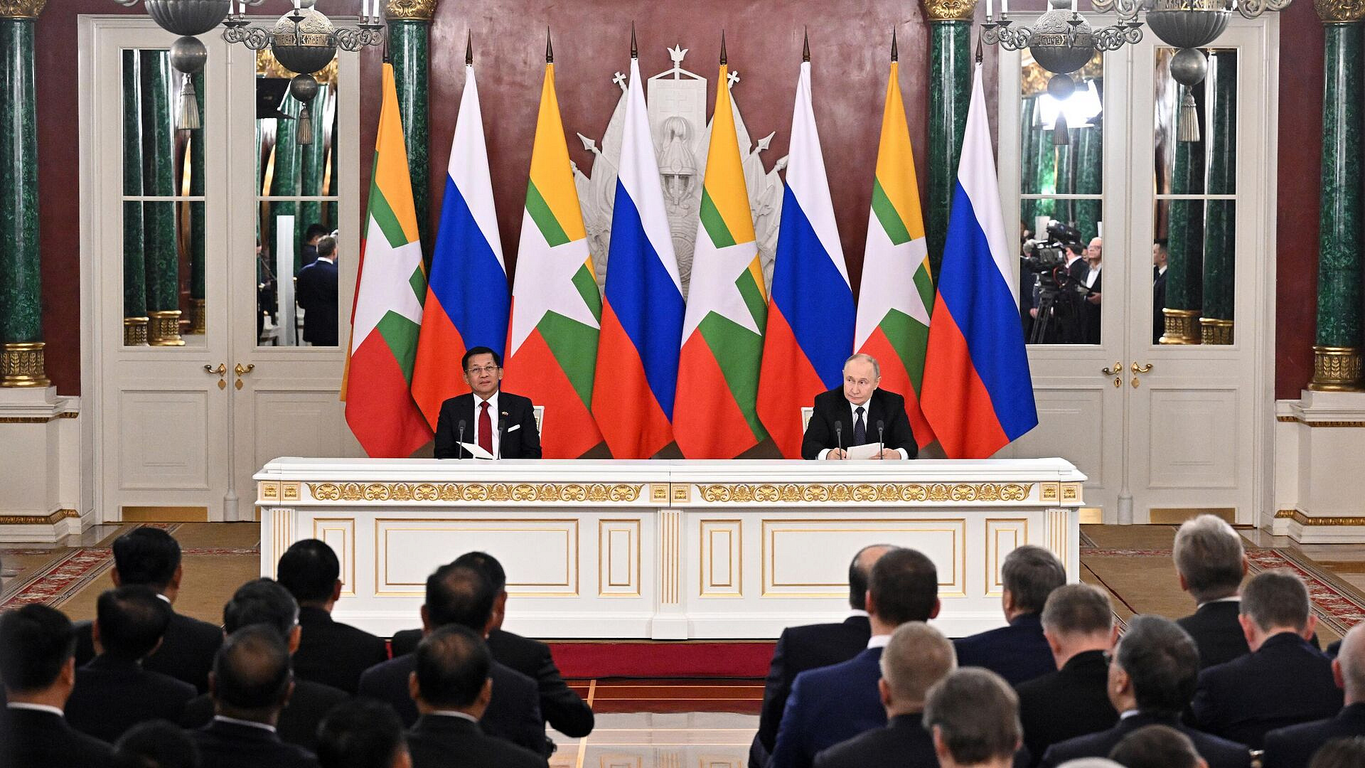 Путин приветствовал изучение гражданами Мьянмы русского языка