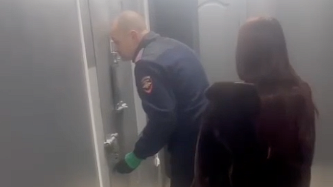 В Краснодаре полиция отыскала девушку, которая топлес прокатилась на машине