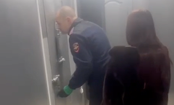 В Краснодаре полиция отыскала девушку, которая топлес прокатилась на машине