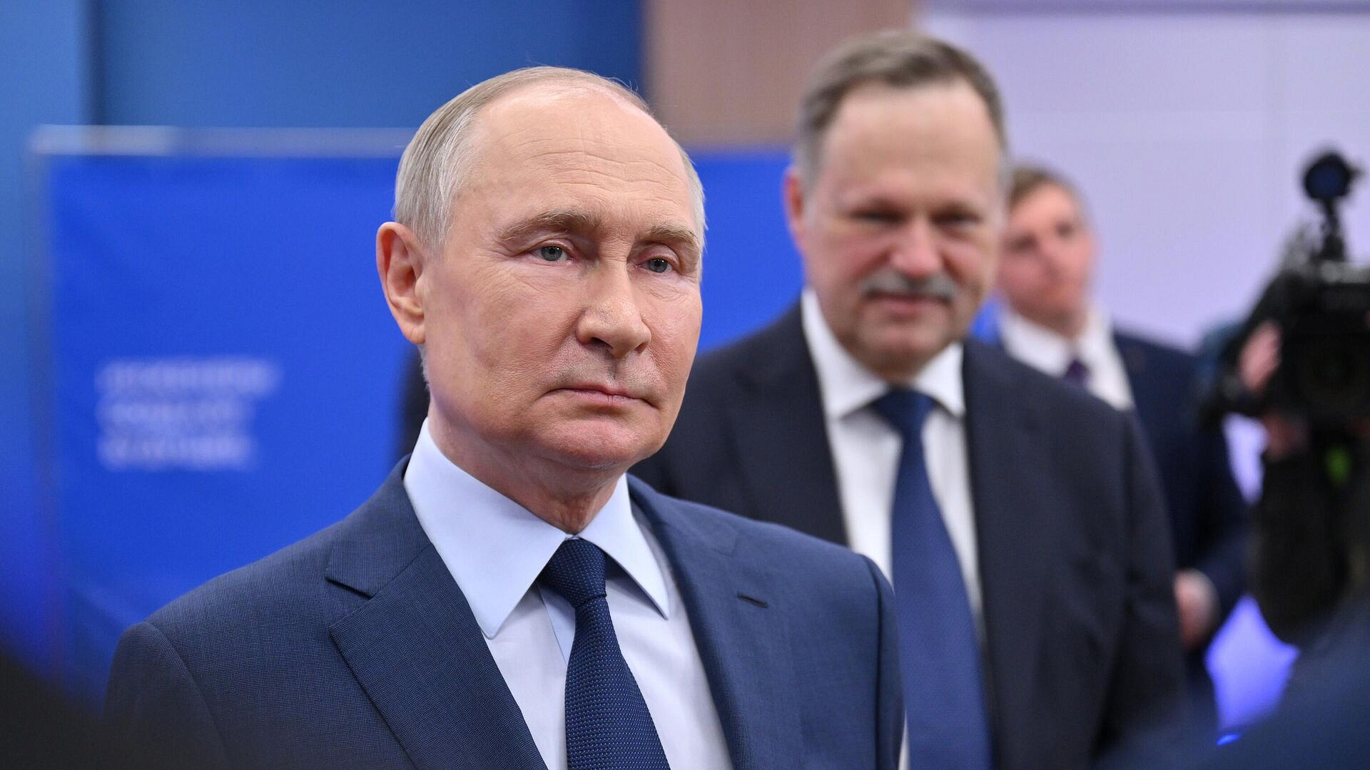 Путин выделил каждому селу в Южной Осетии один миллион рублей Путин выделил каждому селу в Южной Осетии один миллион рублей