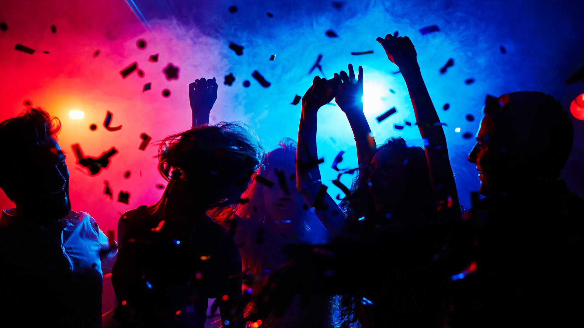 Опрос показал, сколько россиян не видит пользы в проведении корпоратива