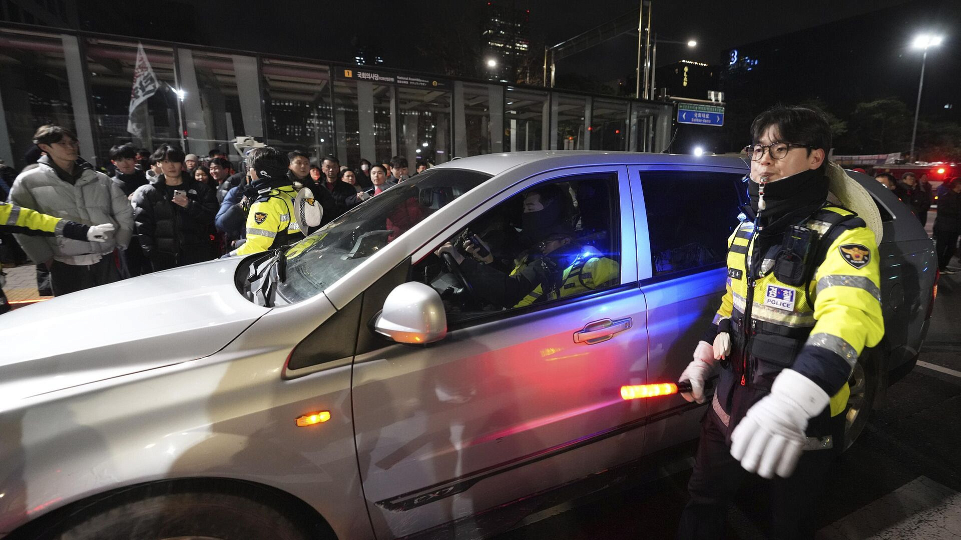 Следователи в Сеуле прекратили исполнение ордера на арест президента