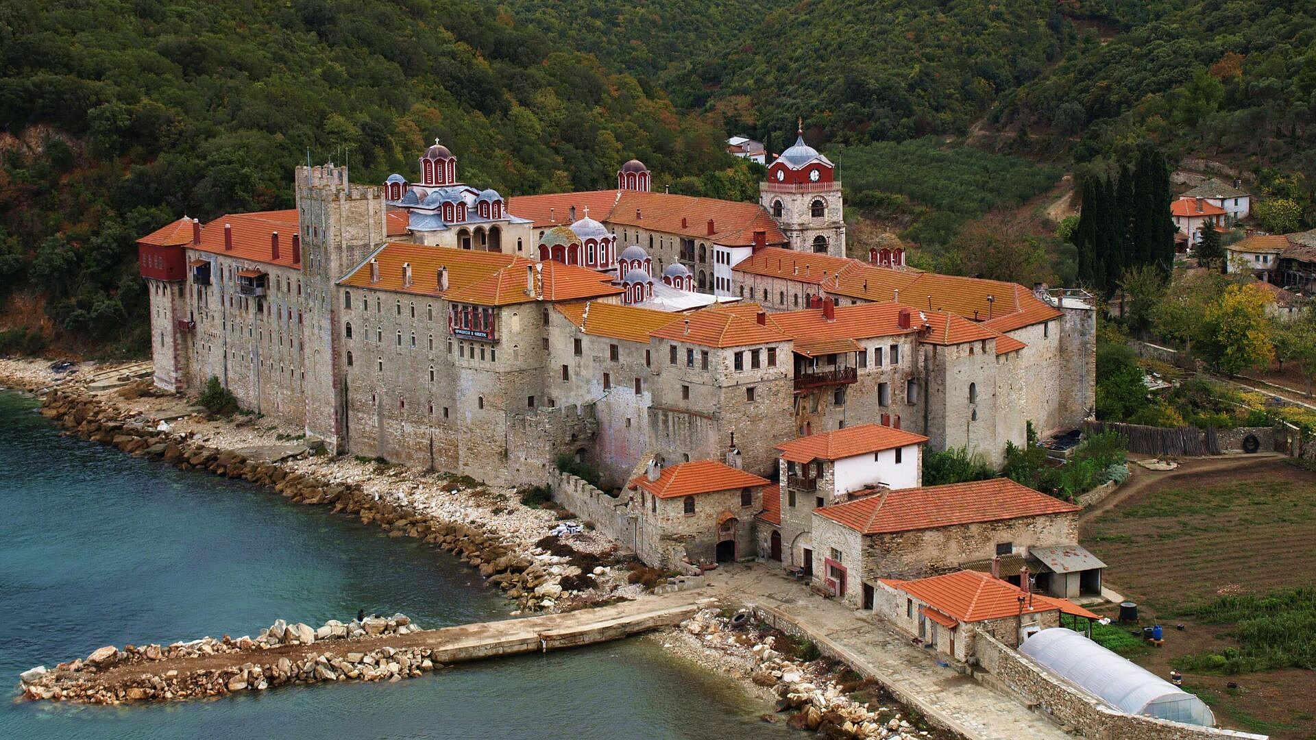 Эксперт сообщил о попытках Греции выселить "старое братство" с Афона