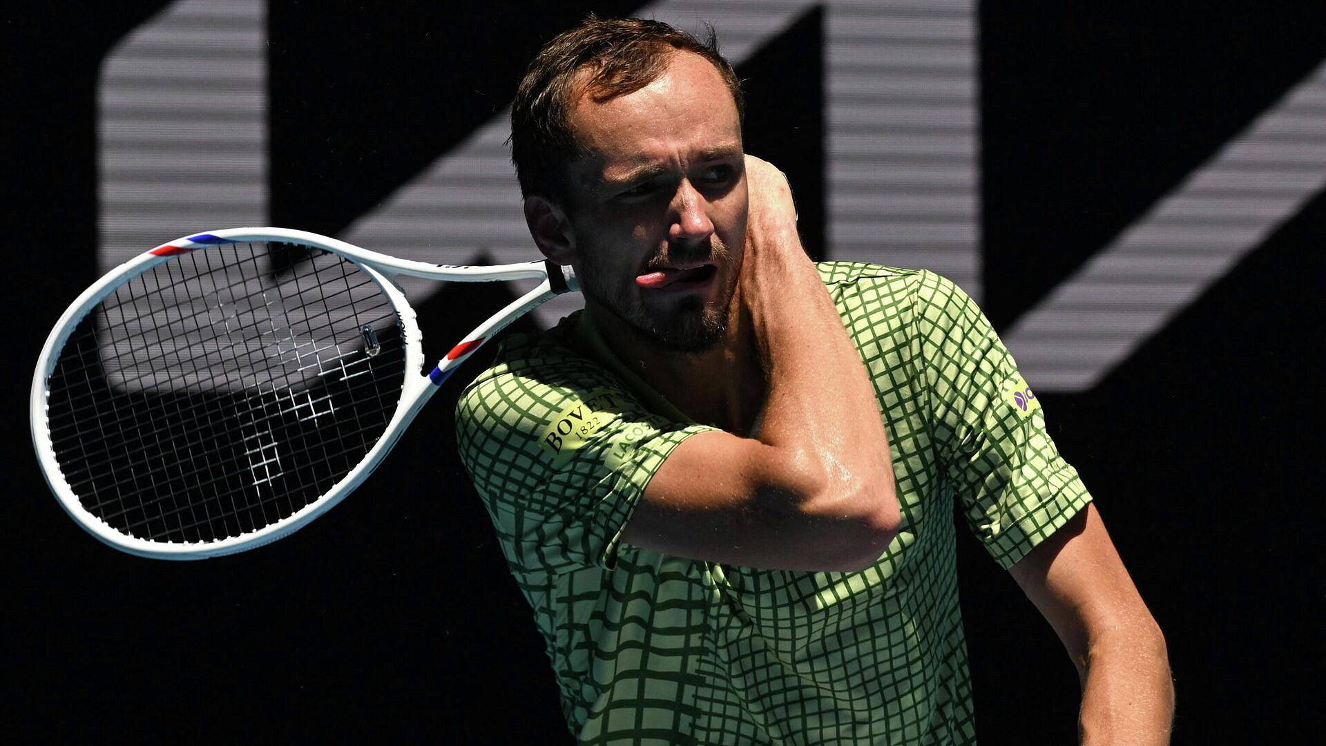 Медведев впервые с 2022 года проиграл Циципасу