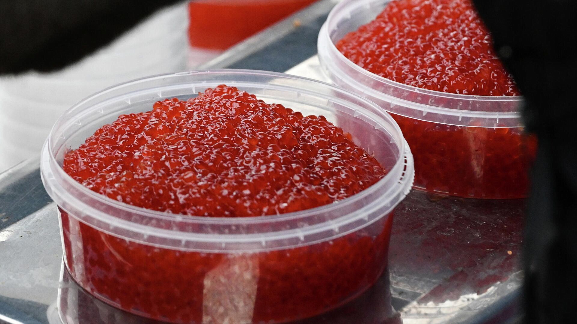 Названы главные покупатели красной икры у России