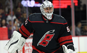 Вратарь "Каролины" Кочетков может пропустить остаток сезона из-за операции