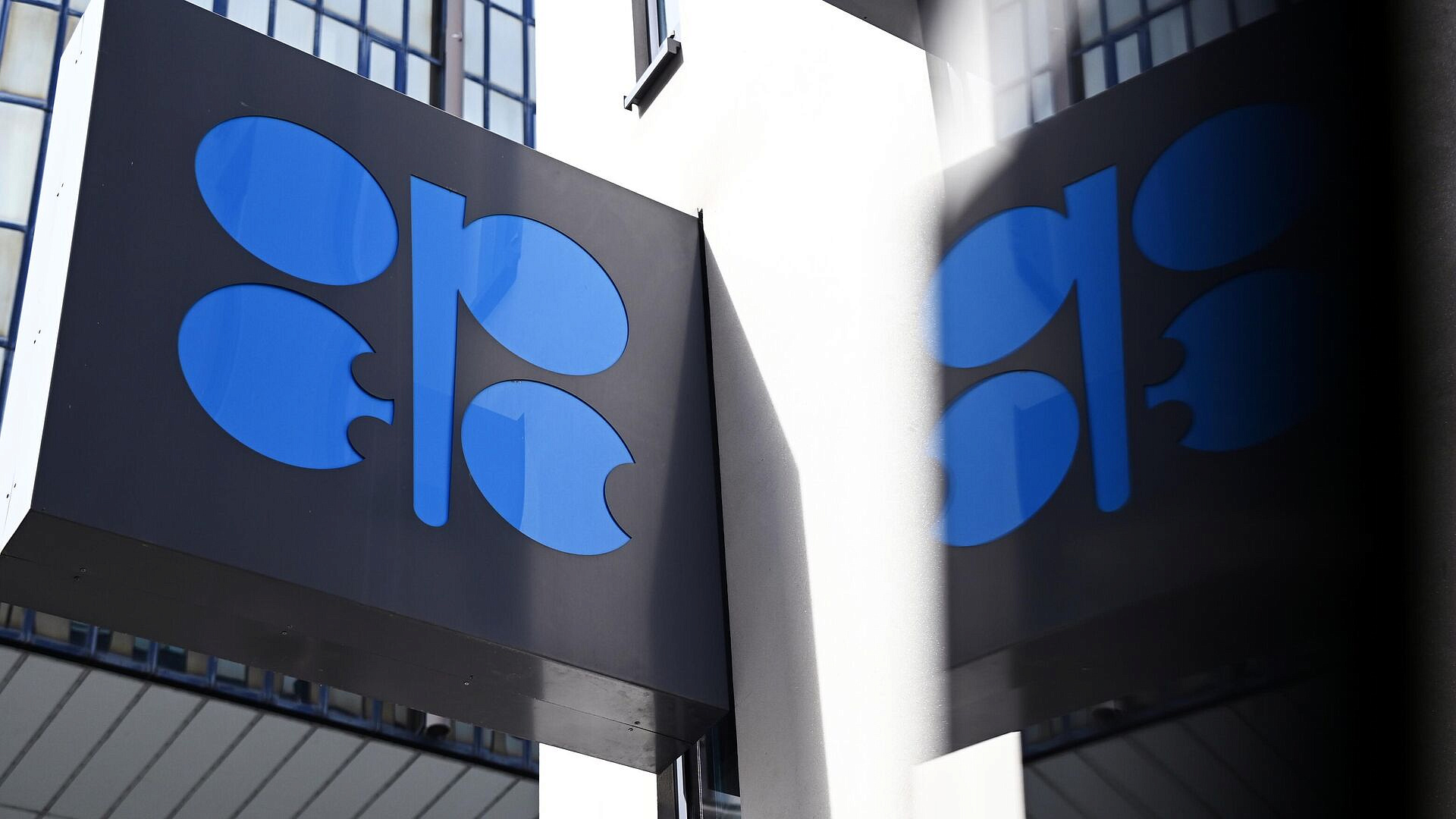 Мониторинговый комитет ОПЕК+ не стал менять текущие параметры добычи нефти