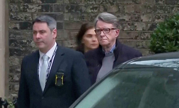 В Британии опубликовали файлы по делу связанного с Эпштейном экс-посла