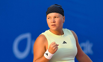 Шнайдер вышла во второй круг турнира в Аделаиде