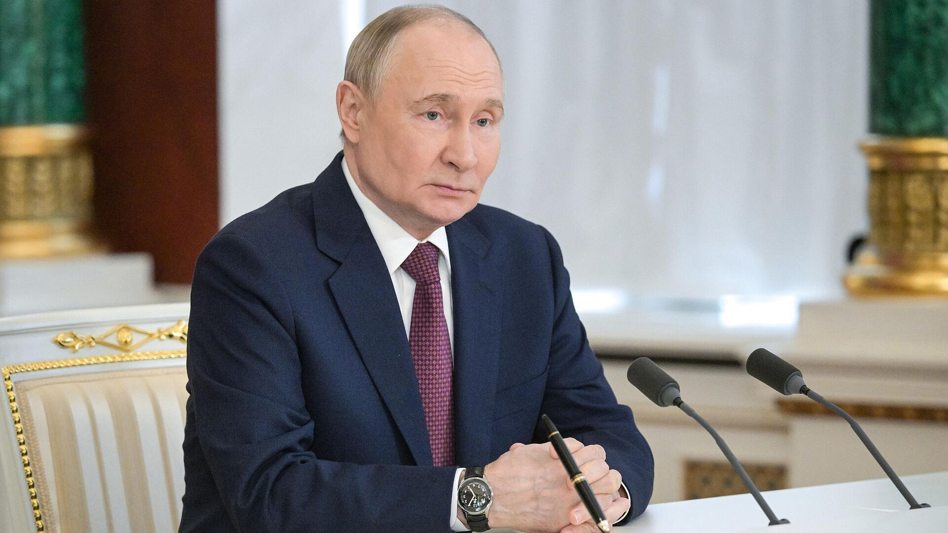 Путин подписал закон о выдаче справок по счетам несовершеннолетних Путин подписал закон о выдаче справок по счетам несовершеннолетних