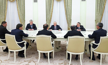 Аскендеров рассказал Путину, что вся Россия приехала помогать Дагестану