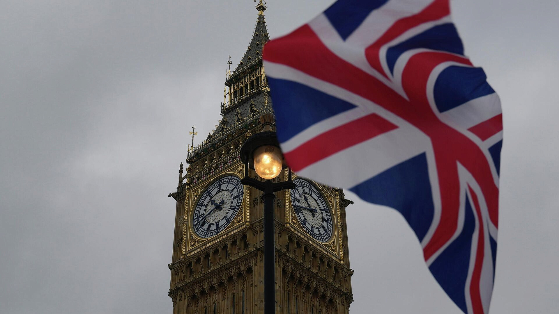 В Лондоне проходит многотысячная акция против ударов США по Ирану