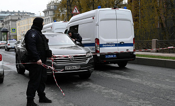 В Петербурге восстановили движение после падения автобуса в реку