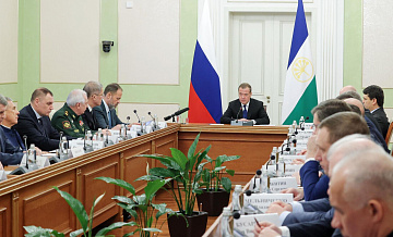 Медведев поблагодарил регионы за работу по отбору контрактников