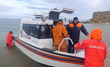 Пропавшие у Крыма рыбаки вышли в море в трехбалльный шторм, заявили в МЧС