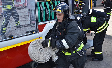 Площадь пожара на северо-западе Москвы выросла до 2 тысяч "квадратов"