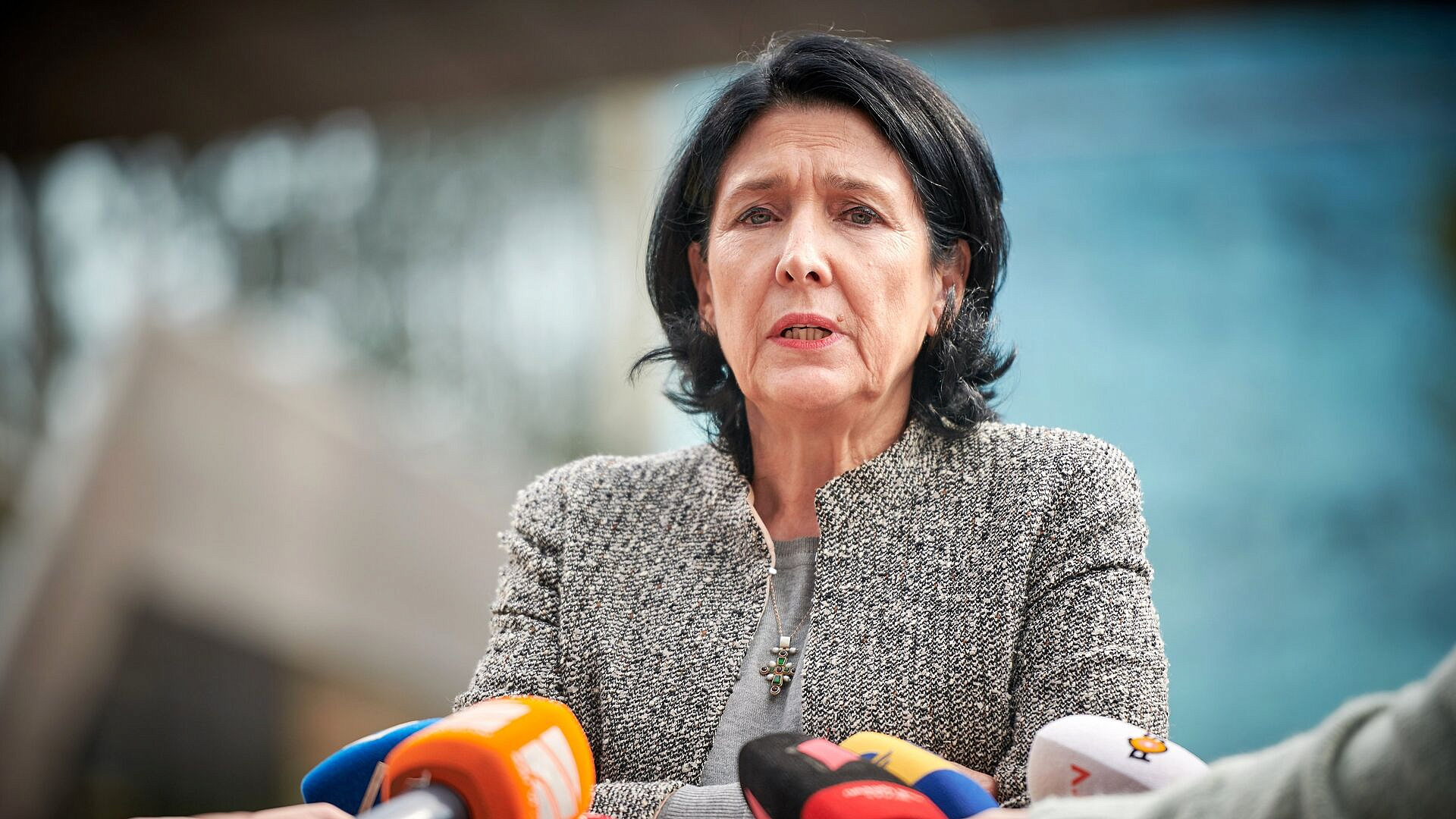 Президент Грузии не хочет быть политиком в изгнании как Тихановская