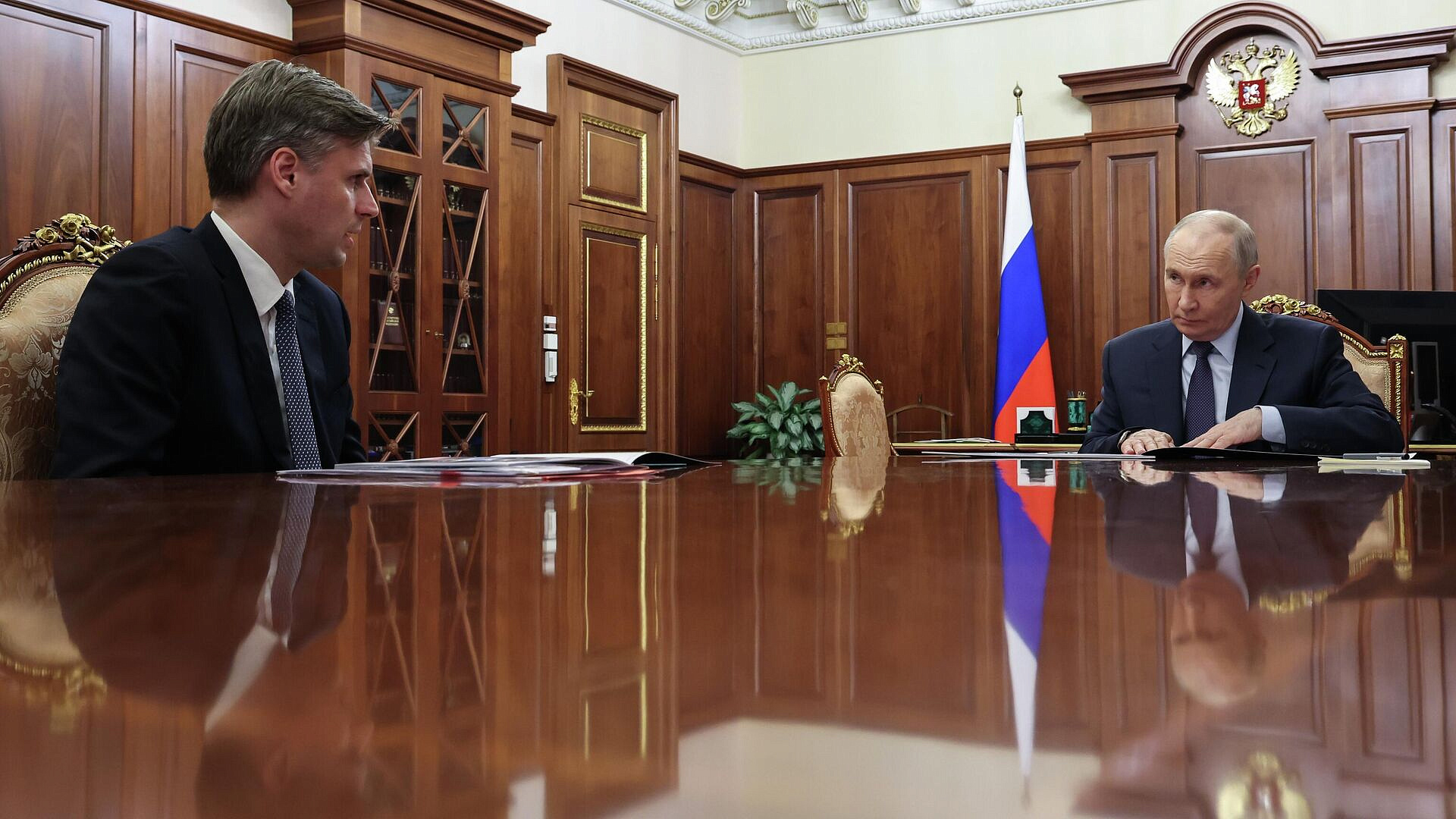 Баканов рассказал, сколько человек работают в ракетно-космической отрасли