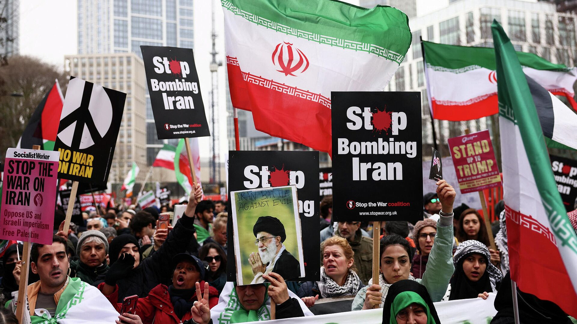 В Лондоне проходит многотысячная акция против ударов США и Израиля по Ирану