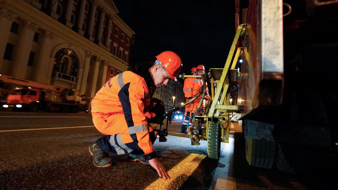 В Москве начали обновлять дорожную разметку