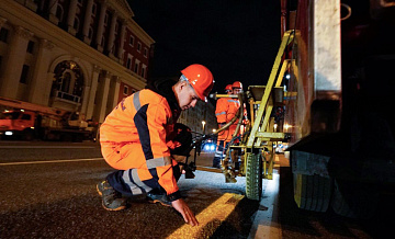 В Москве начали обновлять дорожную разметку