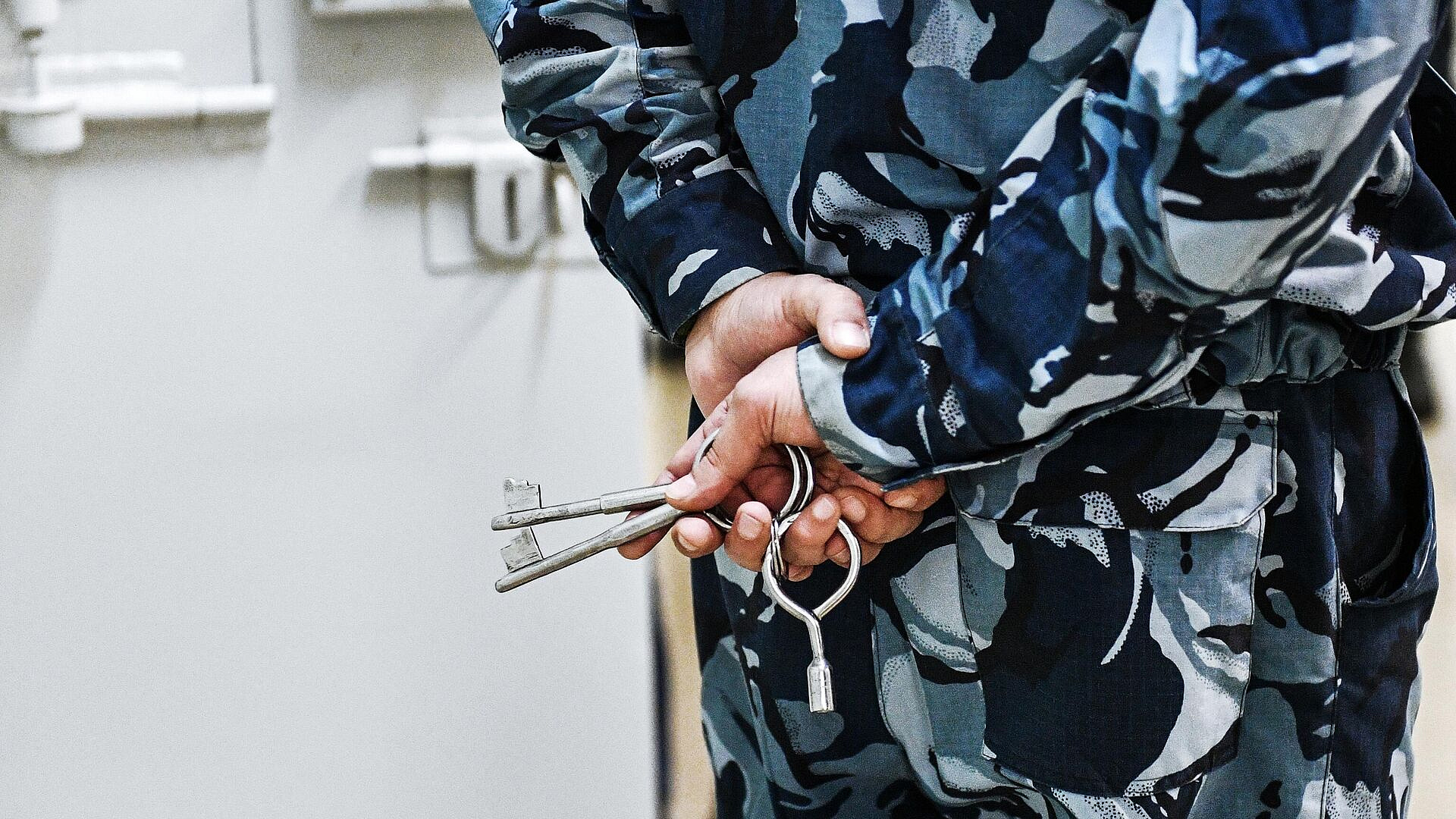 Разыскиваемого Интерполом грабителя экстрадировали из России в Испанию Разыскиваемого Интерполом грабителя экстрадировали из России в Испанию