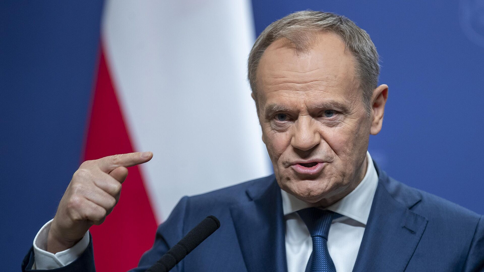 Туск заявил, что готов закрыть границу с Германией Туск заявил, что готов закрыть границу с Германией