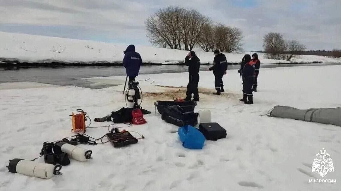 Водолазы 18 раз спускались в реку в поисках пропавших в Подмосковье детей