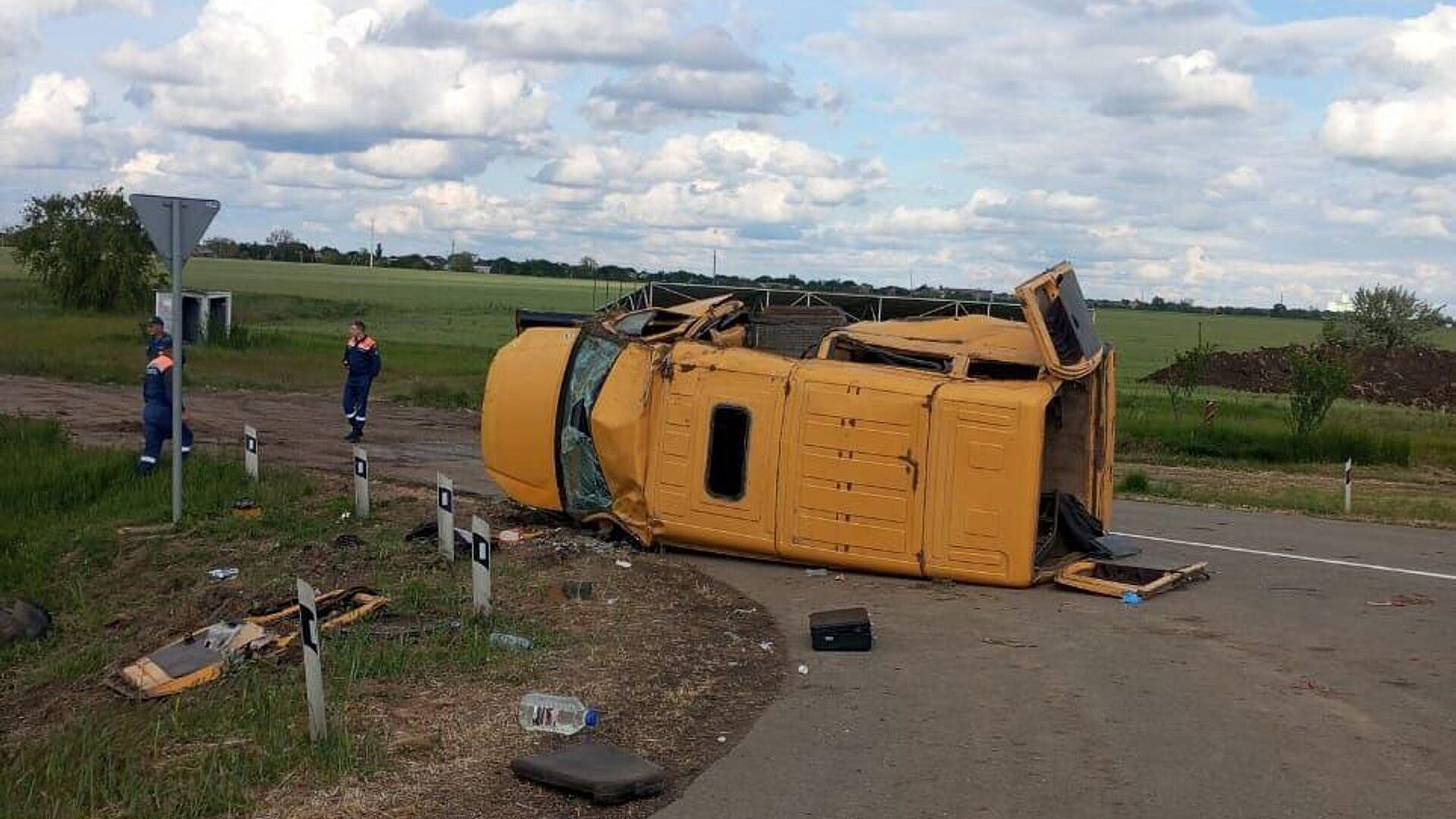 На Кубани микроавтобус столкнулся с легковушкой, погибла женщина