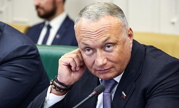 Членство Савельева в "Единой России" приостановили