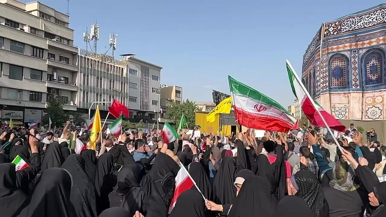 Митинг студентов в Тегеране перерос в акцию протеста, пишут СМИ