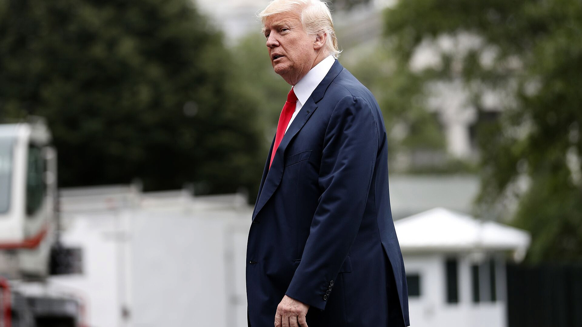 Трамп допустил увеличение пошлин на импорт удобрений из Канады