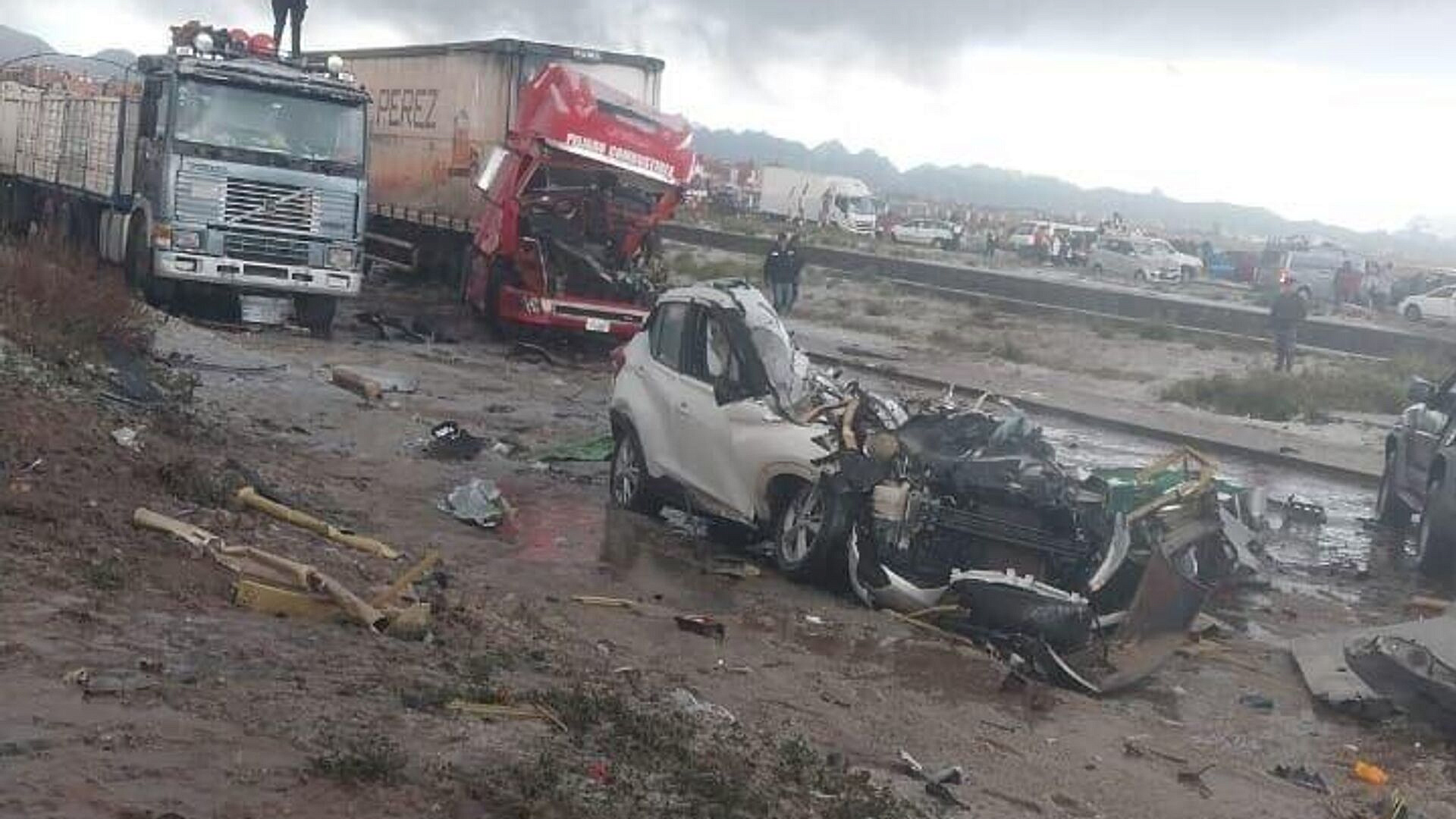 Боливийцам рекомендовали сдать собранные на месте крушения самолета деньги