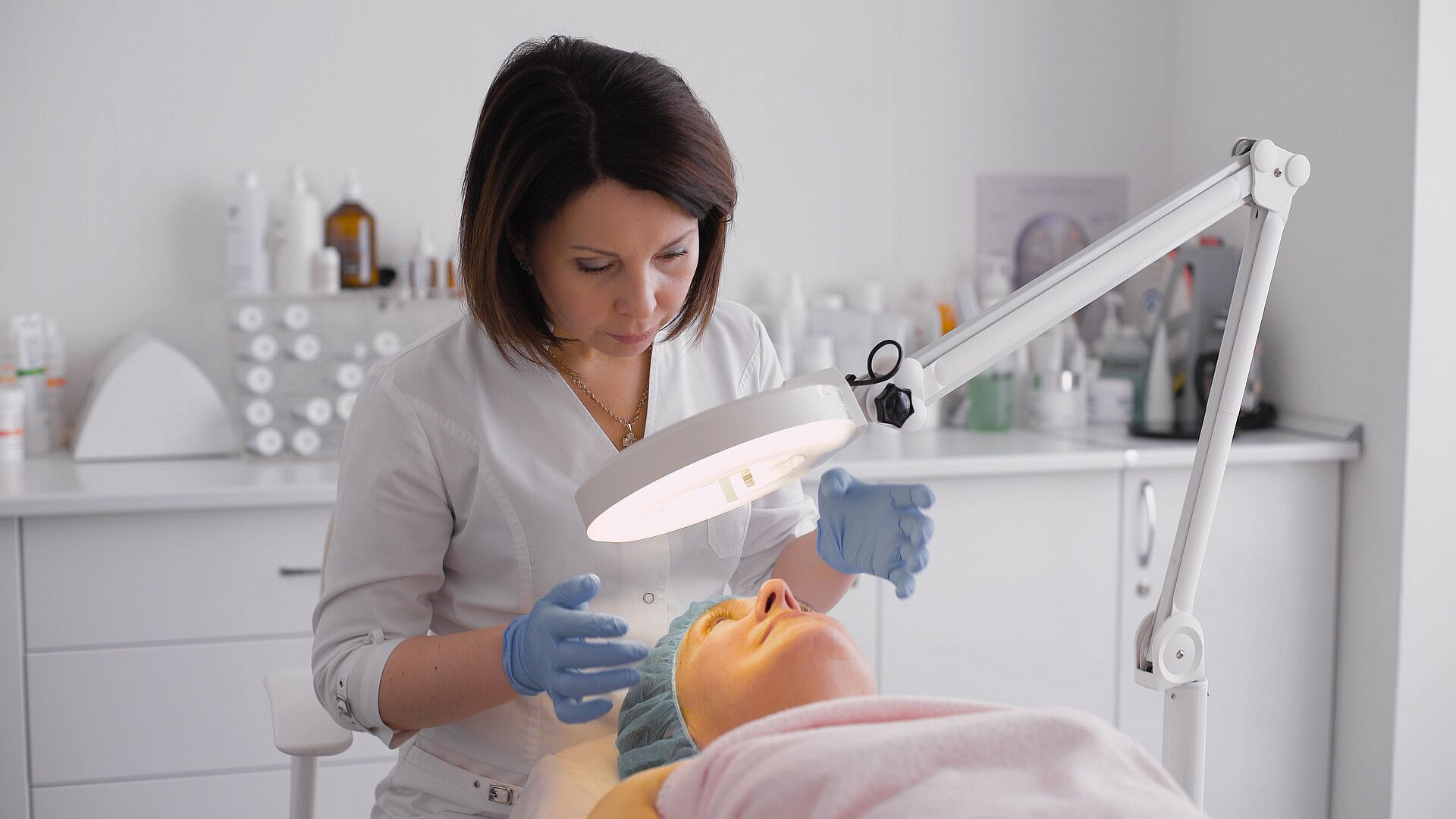 Росздравнадзор предупредил о риске обращения к косметологам без лицензии