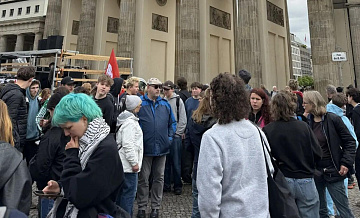 В Берлине митингующие школьники призвали Мерца самому идти на фронт 