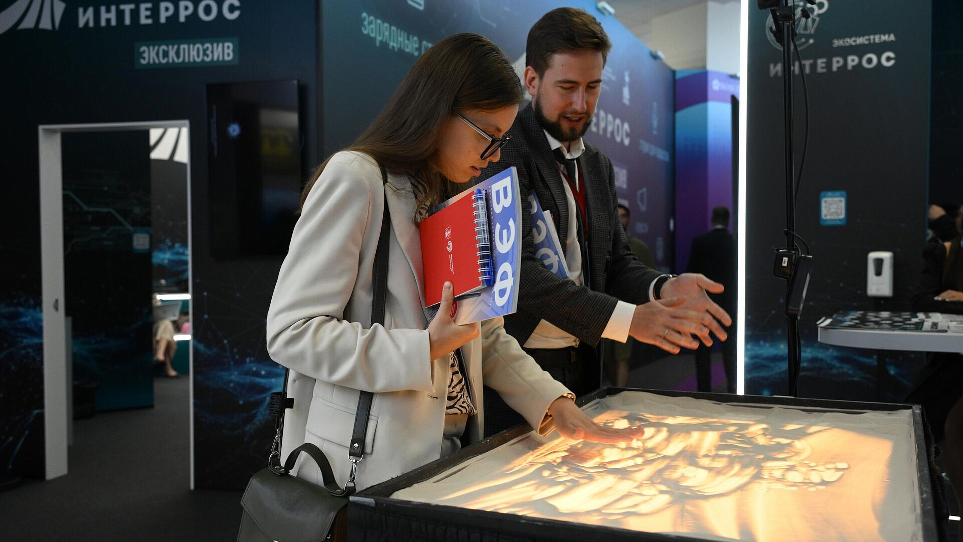 Роснедра представили образцы редких и редкоземельных металлов на ВЭФ