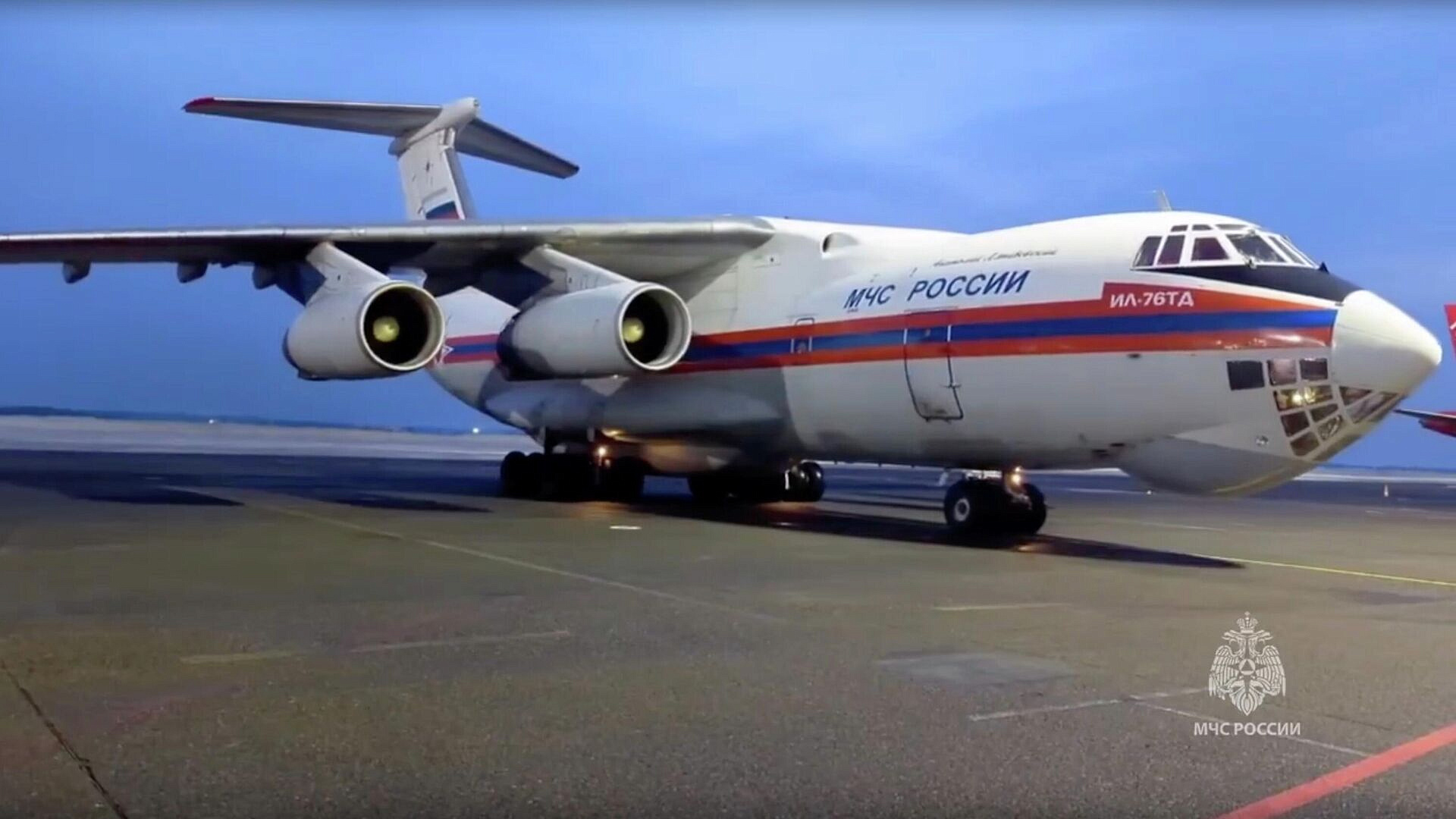 Самолет с вывезенными из Ливана россиянами приземлился в Домодедово