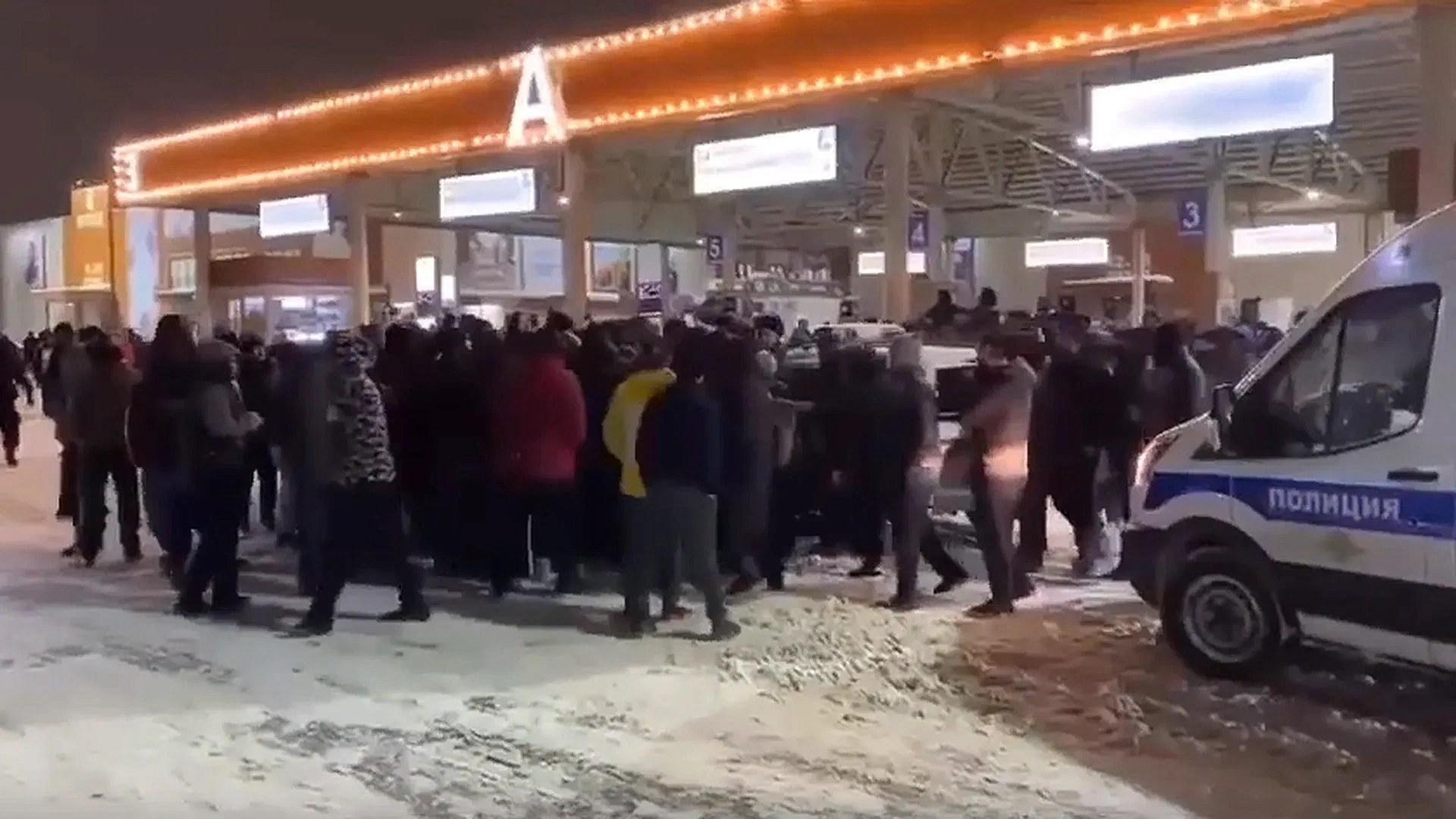 Бойцы СВО требуют разобраться с преступлениями приезжих на рынке Нисанова