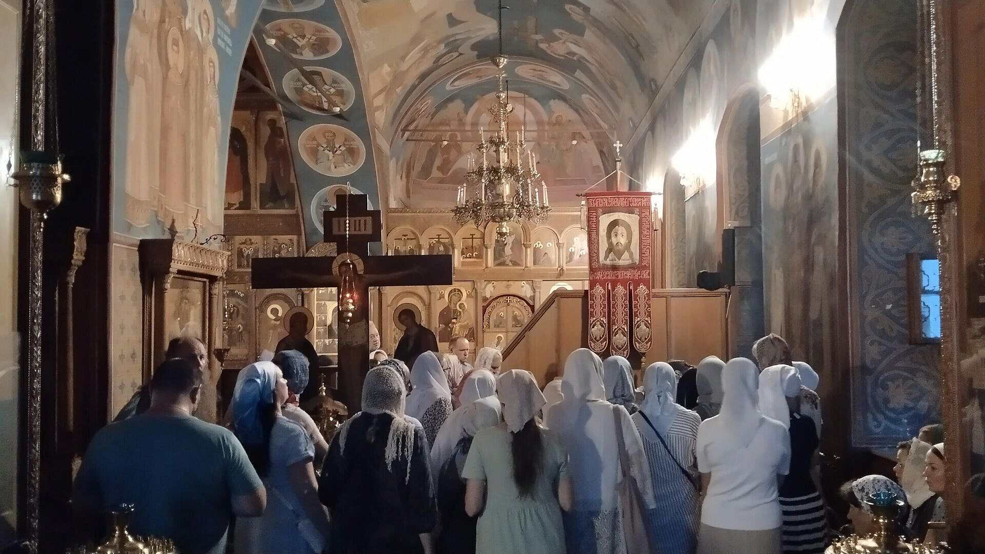 Тысячи человек почтили память старца Илия в Оптиной пустыни