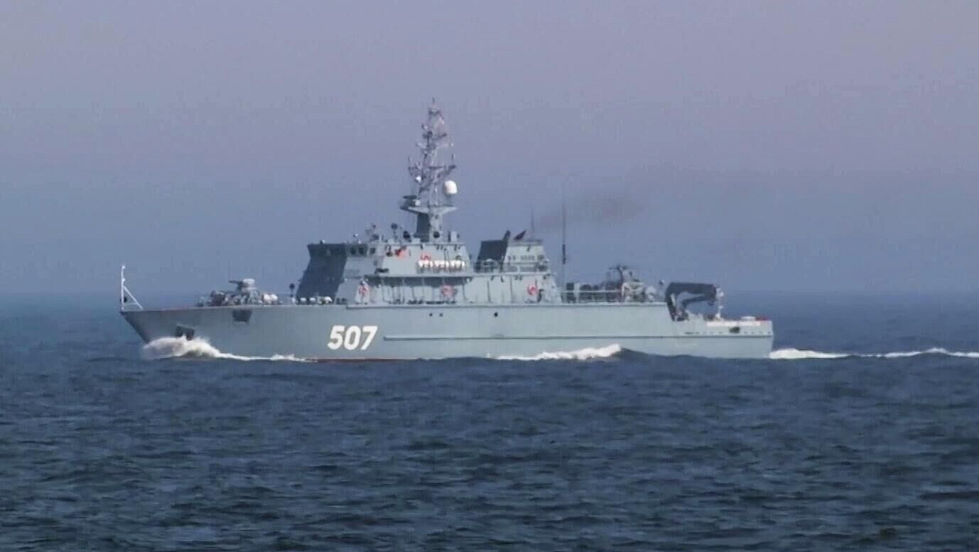 Силы ВМФ должны постоянно защищать российские суда, заявил Патрушев