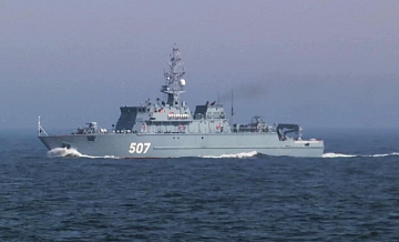 Силы ВМФ должны постоянно защищать российские суда, заявил Патрушев