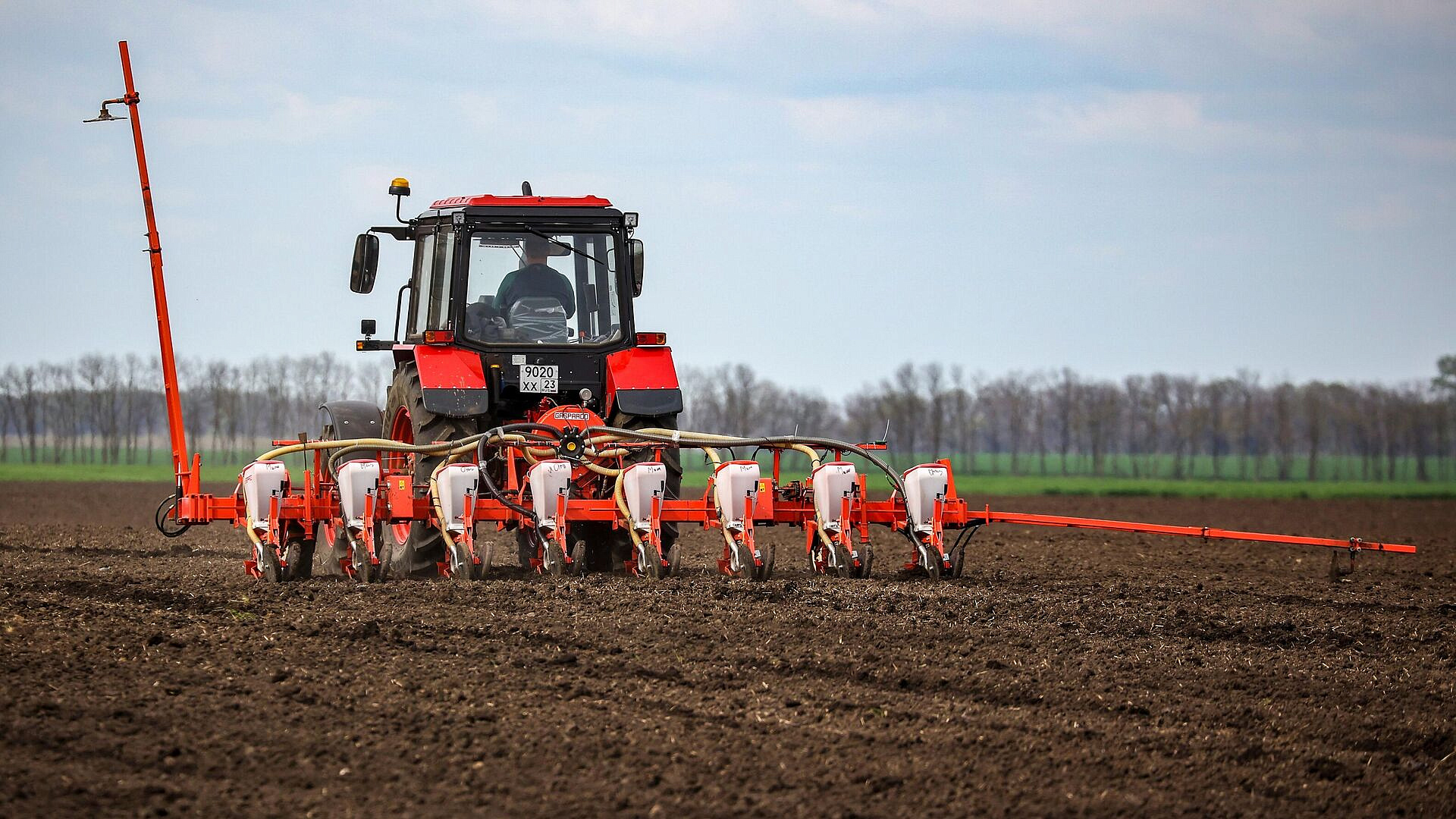 Посевная на Кубани уже идет полным ходом, отметил Путин