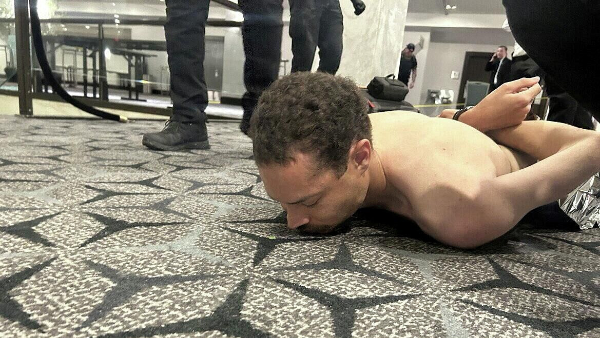 Стрелявший на приеме с Трампом предстанет перед судом в понедельник вечером