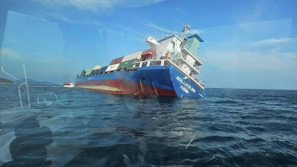 У берегов Пхукета затонул контейнеровоз с опасными веществами