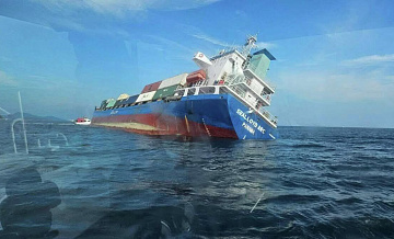 У берегов Пхукета затонул контейнеровоз с опасными веществами