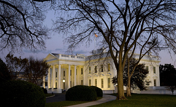 Иранские нефтепроводы взорвутся через три дня, заявил Трамп