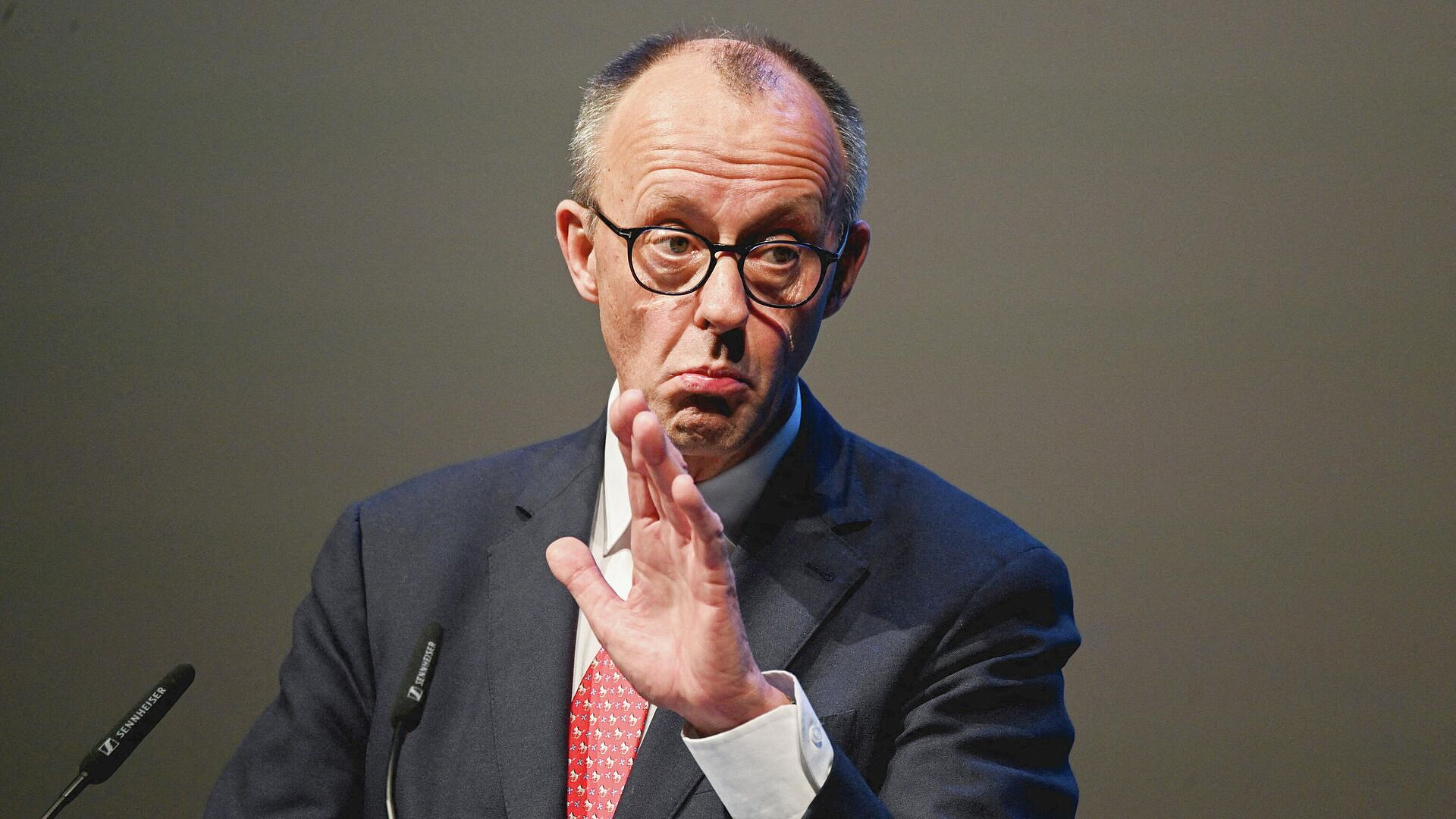 В Совфеде прокомментировали заявление Мерца о диалоге с Путиным