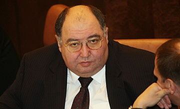 Борис Шпигель объяснил передачу элитных часов Белозерцеву