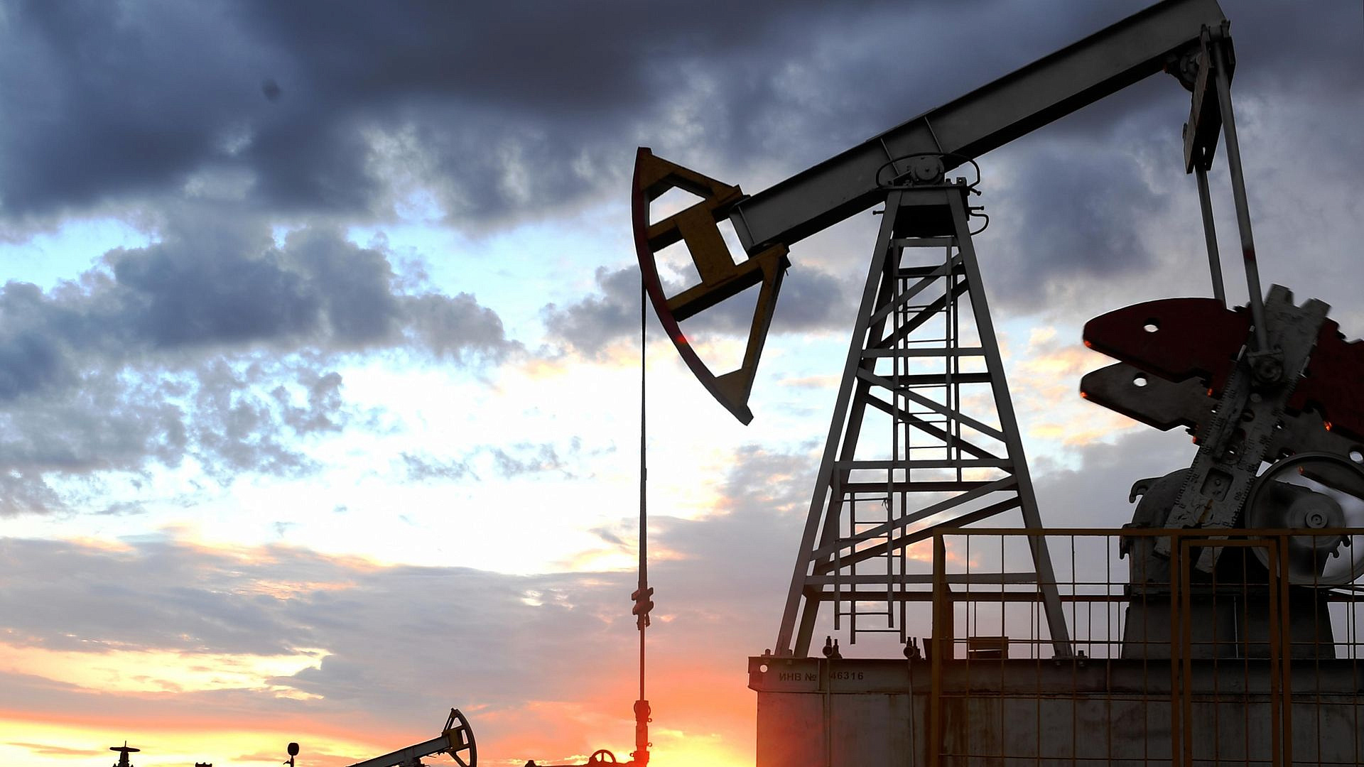 Процесс образования нефти на Земле не остановился, заявил геолог
